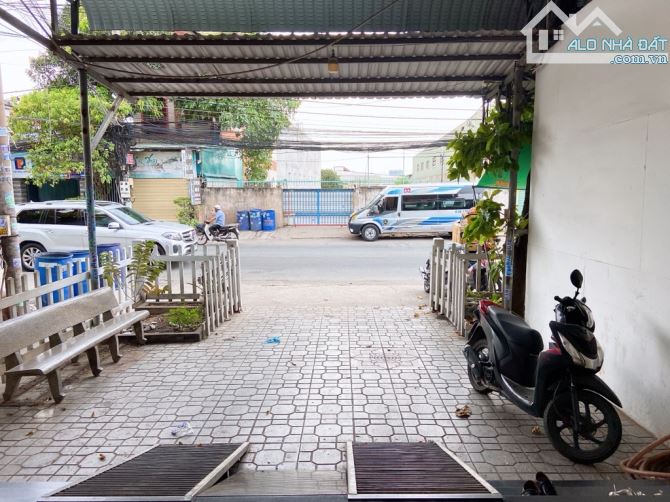 GIẢM 10 TỶ CÒN 60 TỶ - BIỆT THỰ + CHDV 46 PHÒNG 879M2 MẶT TIỀN ĐƯỜNG - DÒNG TIỀN 2 TỶ/NĂM - 4
