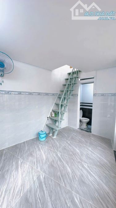 SÁT MẶT TIỀN XE HƠI Q4  NHÀ MỚI NGANG  4.45 DÀI xx hơn 1 tỷ 7 - 4