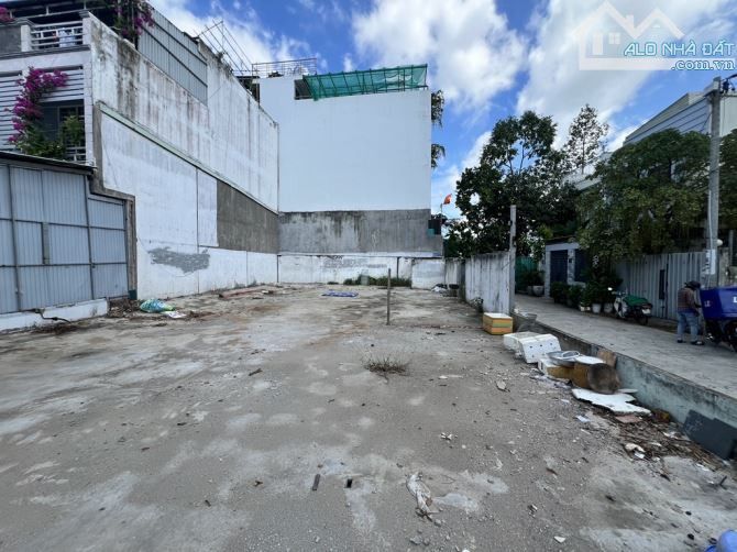 Bán Đất 2 MT lê thị tám DT: 262m2=13*27.5giá :18toi - 4