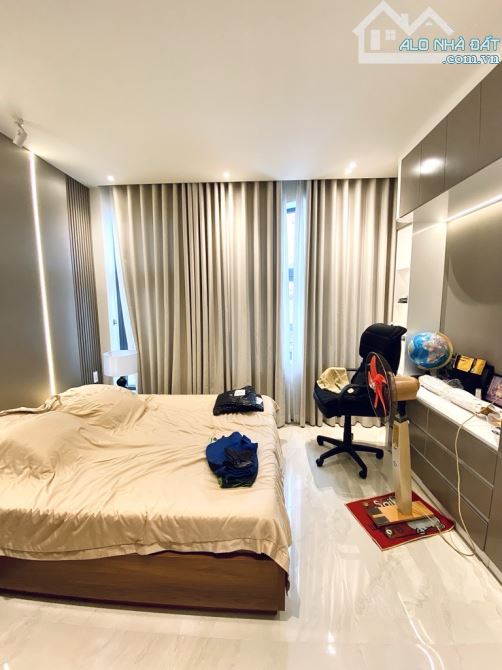 Bán nhà đẹp 1/ gần CV Làng Hoa PHƯỜNG 9 - trung tâm; NGANG 4.3x18 4tầng đúc; HXH tới nhà - 4