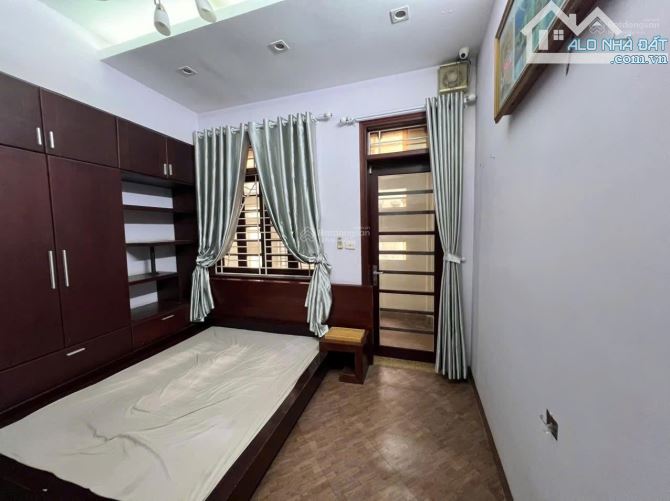 Cho thuê nhà nguyên căn ngõ 4 Tôn Đức Thắng, DT 60m2 x 4 tầng, 5 phòng ngủ, full nội thất. - 4
