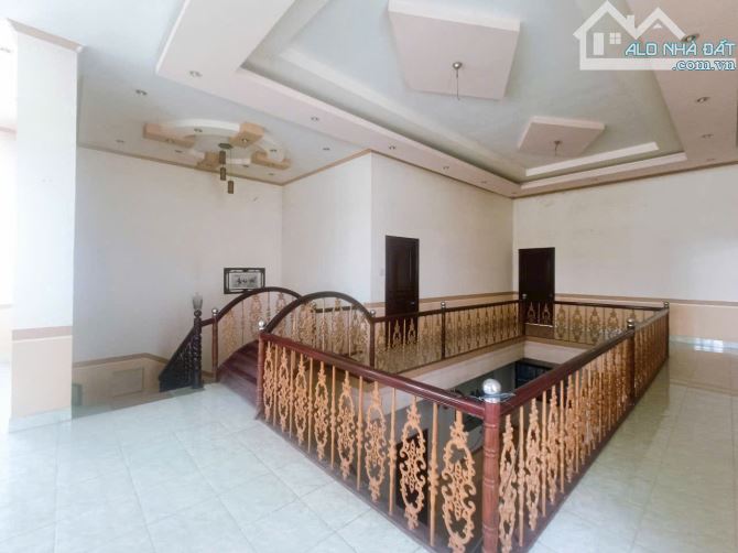 biệt thự mặt tiền đường phạm hùng, hướng đông nam, giá đầu tư - 4
