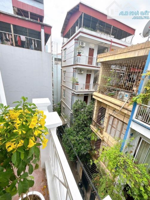 SIÊU PHẨM NHÀ PHỐ QUAN HOA - CG . DT : 47m2 , 4TẦNG(5PN) . MT :3,3m . GIÁ CHỈ: 12,9 Tỷ . - 4