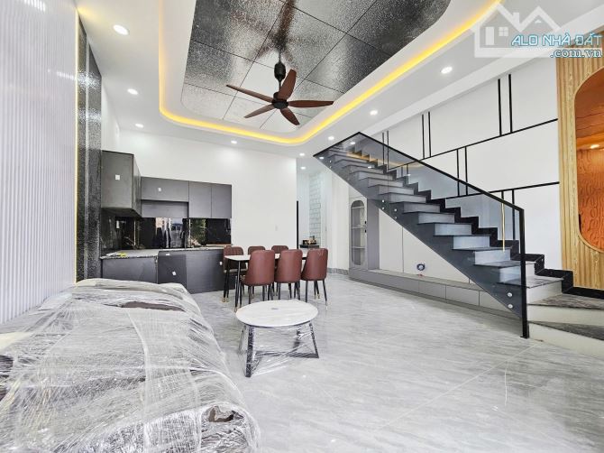 Bán nhà 1 Trệt 1 Lầu hiện đại ngay trung tâm phường Tân Vạn - 4