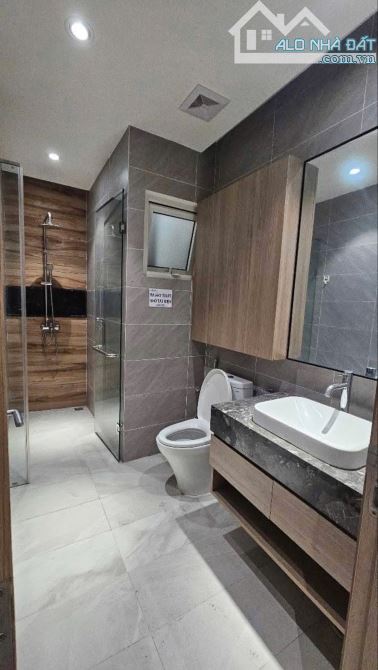 Cho thuê nhà nguyên căn 5 tầng đường Ngô Gia Tự cạnh chợ Xóm Mới giá tốt - 4