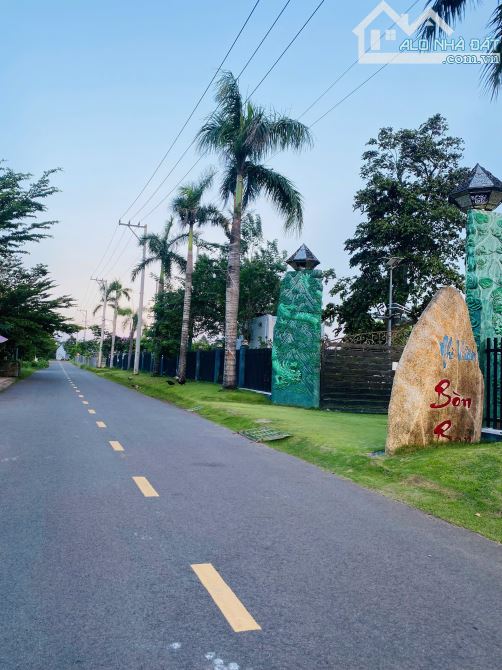 ĐẤT XÃ ĐẤT ĐỎ -TP HỒ CHÍ MINH LÔ GÓC 1042M THỔ CƯ 100M VIEW RUỘNG LÚA GIÁ 2,6 TRIỆU/M2 - 4