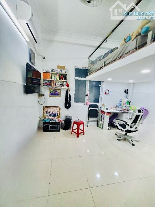 Gần chợ Phú Lâm - Bình Tân giáp Quận 6 - 3 tầng - 4m x 15m - Đường 6m - Khu an ninh - 4