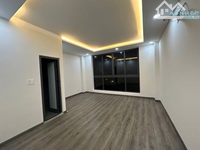 TOÀ CHDV CAO CẤP GẦN NGUYỄN VĂN KHỐI - 6 TẦNG HẦM - 10PN LỚN - GIÁ 18.X TỶ - 4