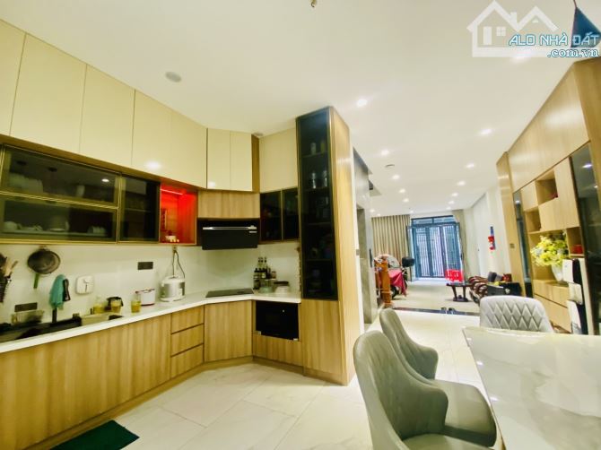 HÀNG HIẾM MẶT TIỀN HẺM 6M ĐƯỜNG NGUYỄN TRÃI - QUẬN 1 - DT:46M2 - 4 TẦNG - CHỈ 12 TỶ - 4