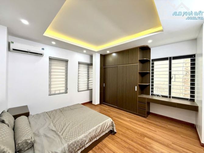 GIÁ TỐT NGỖ 111 SỐ 22 PHỐ QUAN HOA 35 M2 X 5 TẦNG KINH DOANH CÁCH PHỐ 20M SỔ ĐỎ - 4