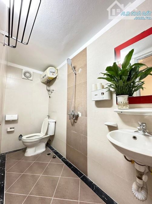 Bán nhà Cổ Nhuế, 60m-5tầng, MT 4.5m, dân xây, lô góc, ô tô qua cửa, có một không hai. - 4