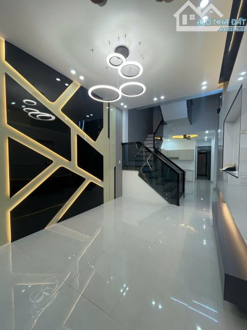 Bán nhà mặt tiền Hoàng Hoa Thám mới 100%. 70m2 giá 3tỷ5 - 4
