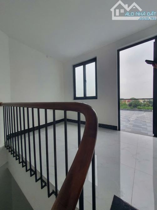 NHÀ VĂN HỘI - HỌC VIÊN TÀI CHÍNH - LÔ GÓC 3 THOÁNG - DT: 31/40M2, 5 TẦNG, MT 5M - 5,5 TỶ - 4