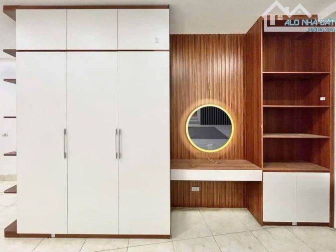 HƠN 4 TỶ SỞ HỮU NGAY CĂN NHÀ 3 TẦNG 65M2 - SÂN CỬA ĐỘC LẬP - Ô TÔ ĐỖ GẦN NGAY ĐH THÀNH ĐÔ - 4