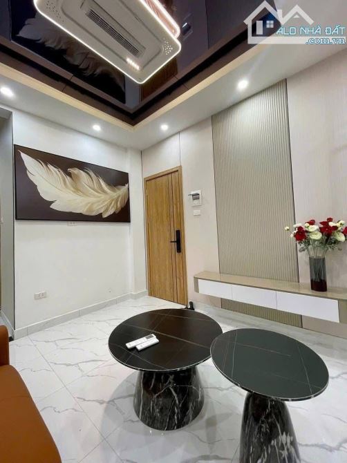 CẦN BÁN CĂN HỘ TẬP THỂ NGUYỄN KHÁNH TOÀN CẦU GIẤY 60m, 3N, FULL NỘI THẤT, giá 3,8tỷ - 4
