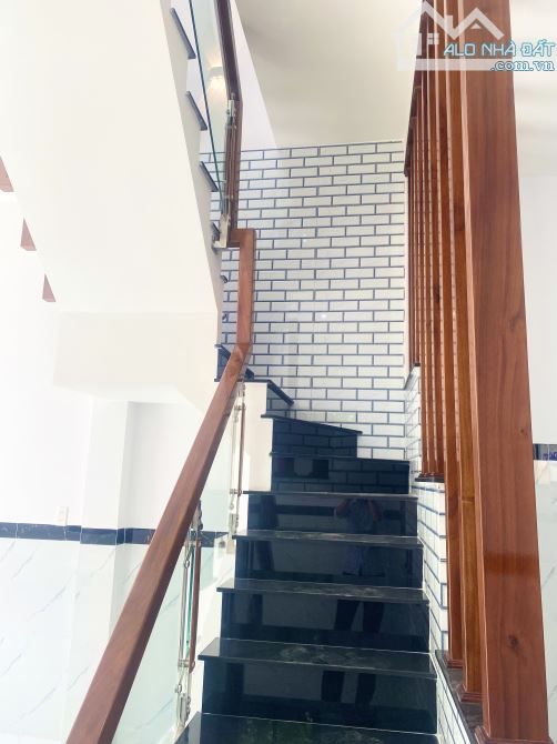 CHUYỂN NHƯỢNG NHÀ 2 TẦNG ÔM 2 MẶT HẺM THOÁNG MÁT, 45m2 n:4,4m, HẺM Ô TÔ CHẾ LAN VIÊN , QUI - 4