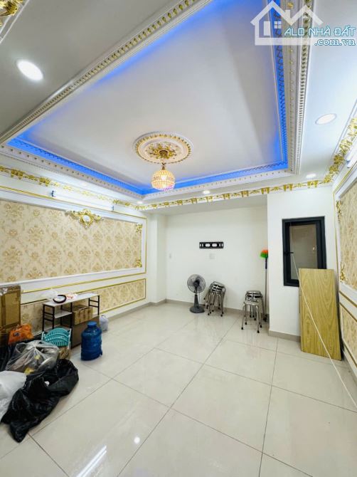 Bán Nhà Trịnh Đình Trọng - 4 tầng mới ở liền - 40m2 View HXH - 4
