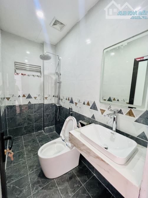 BÁN NHÀ NGÕ TRẦN KHÁT CHÂN,5 TẦNG,THANG MÁY,OTO ĐỖ CỬA,GIÁ 12,5 Tỷ - 5