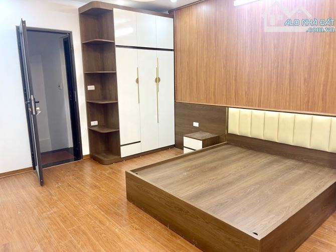 Bán nhà đẹp full nội thất Nguyễn văn linh,phúc đồng Long biên 32 m2; 5,6 tỷ - 5