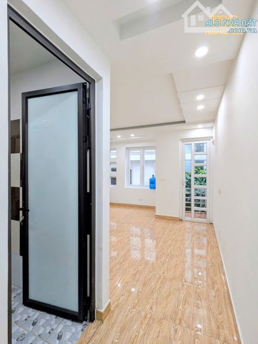 Nhà 50m2, 4.5 tầng oto đậu cửa ngay đêm, chỉ về ở đường Nguyễn Văn Linh( ngã tư Phúc Tăng) - 5