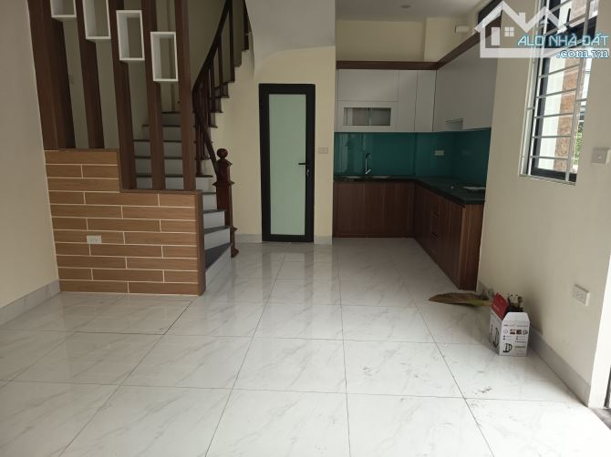 Bán nhà Hạ Hội, Đan Phượng, 30m2, 5 tầng, mặt tiền 6.8m, giá 4.8 tỷ - 5