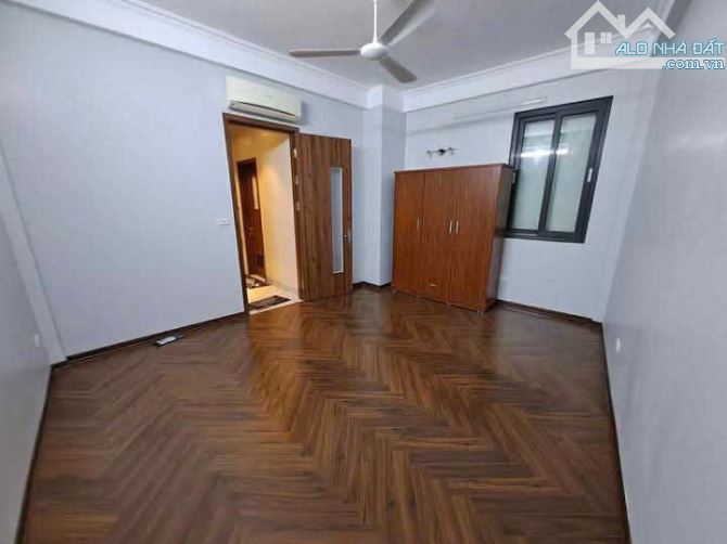 CHO THUÊ NHÀ NGUYÊN CĂN PHỐ NGUYỄN VĂN CỪ - BỒ ĐỀ - Ô TÔ ĐỖ GẦN - 4PN - NỘI THẤT CƠ BẢN - - 5