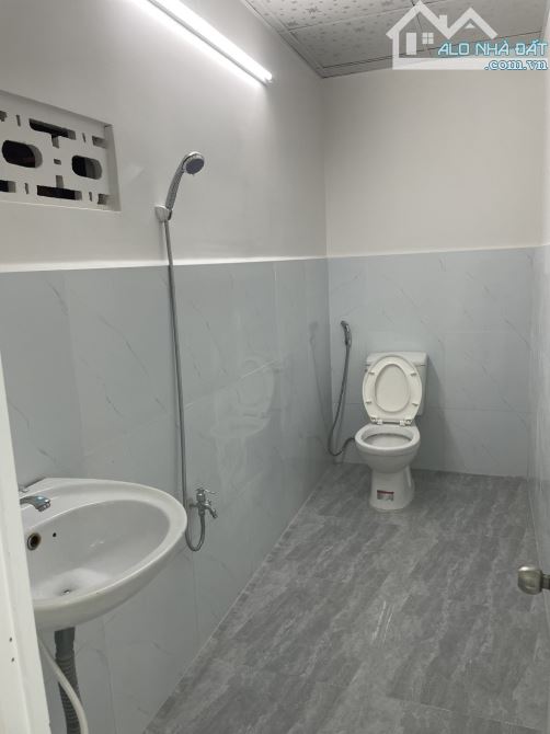 GẤP NHÀ gần bến xe phía bắc đường hòa trung ô tô tới nhà , cách biển chỉ 800m, ngang 7m. - 5