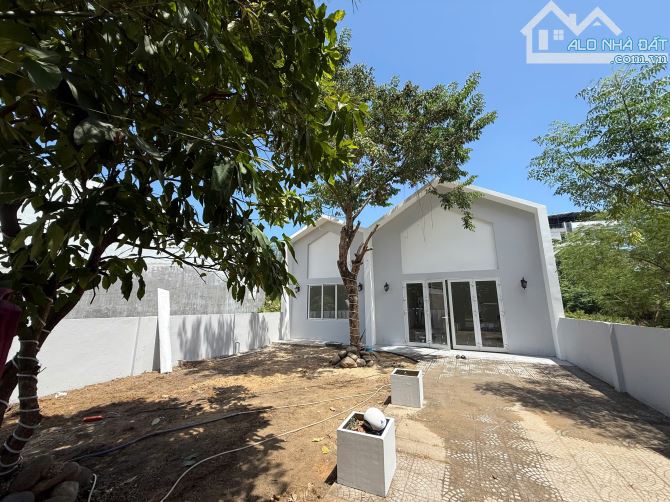 BÁN ĐẤT TẶNG VILLA 2PN – ĐƯỜNG NGUYỄN HỮU CẦU, HÒA HẢI, ĐÀ NẴNG  • Diện tích: 253,5m² (nga - 5