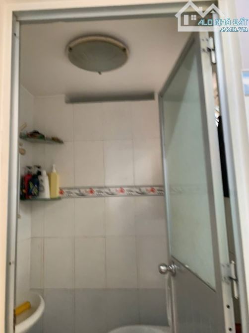 BÁN GẤP NHÀ, THỚI AN 11 Quận 12, VỊ TRÍ ĐẸP, DT100M² (4 × 25), GIÁ SIÊU RẺ, CHỈ 5.699 TỶ - 5