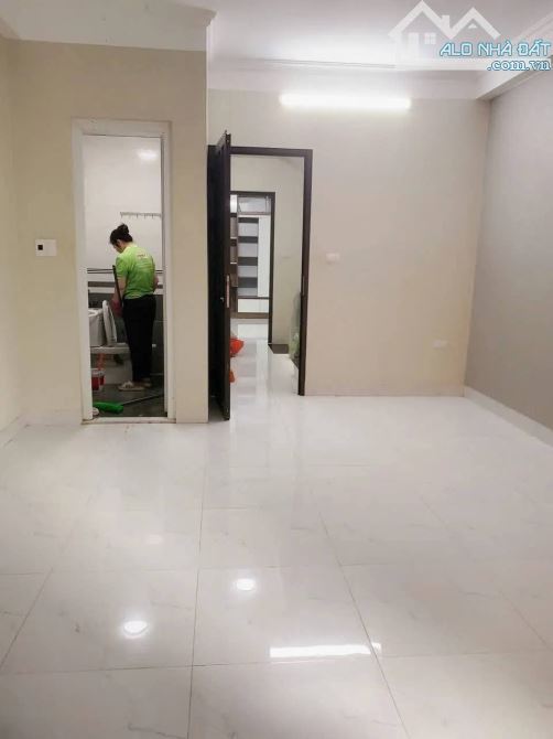 BÁN NHÀ MẶT NGÕ THÔNG KIM GIANG, KD, VP, CTY  52M, 5T, 12,7 TỶ - Thành Trì  M - 5