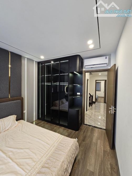 CỤM SÀI ĐỒNG - P.PHÚC LỢI - 50M2 - Ô CHỜ THANG MÁY - FULL NỘI THẤT - 4 PHÒNG NGỦ - 5