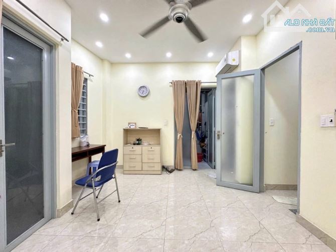 HXH TRÁNH NHAU! NGAY HUỲNH VĂN BÁNH P11 Q.PHÚ NHUẬN 5 TẦNG BTCT 42M2 NỞ HẬU - 5