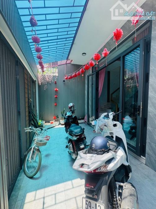 BÁN NHÀ NGUYỄN VĂN QUÁ Q12 - 2 TẦNG 92M2 ( 6M X 16M) - HẺM XE HƠI THÔNG - 5.97 TỶ. - 5
