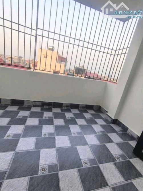 Bán nhà Xuân Đỗ - Bát Khối 5 tầng 32m2 nhỉnh 5 tỷ - 5