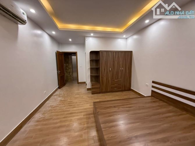 Đẹp còn rẻ! Hồ Linh quang, 50m -6 tầng thang máy,5 tạ đỗ cổng,20m oto tránh loanh quanh 9đ - 5