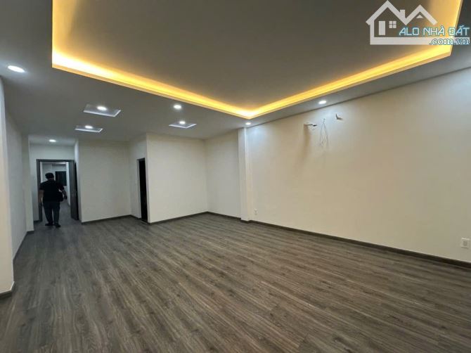 TOÀ CHDV CAO CẤP GẦN NGUYỄN VĂN KHỐI - 6 TẦNG HẦM - 10PN LỚN - GIÁ 18.X TỶ - 5