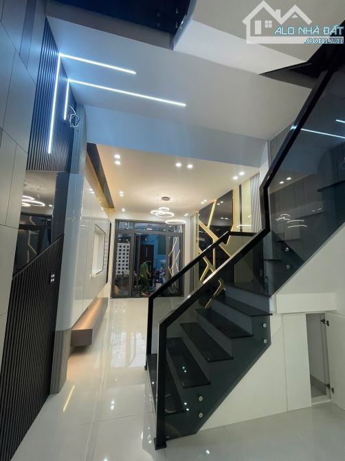 Bán nhà mặt tiền Hoàng Hoa Thám mới 100%. 70m2 giá 3tỷ5 - 5
