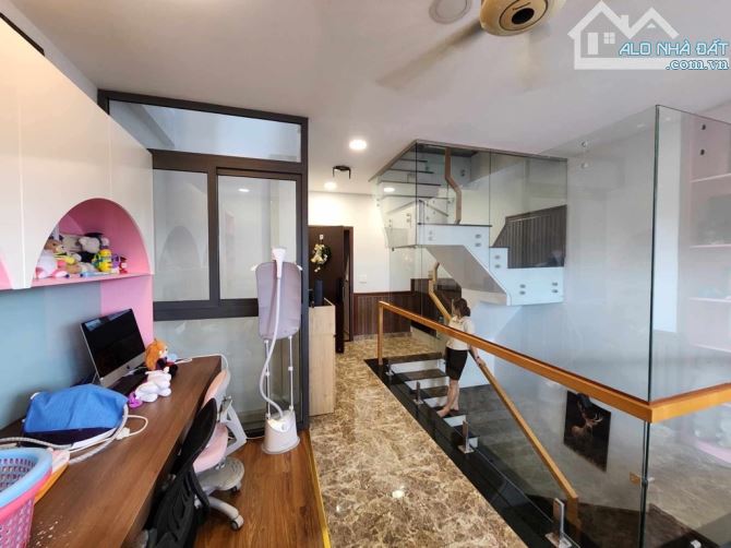 BÁN NHÀ MỚI 5 TẦNG THANG MÁY – NGANG 5M NỞ HẬU – TRUNG TÂM QUẬN 4 – CÁCH QUẬN 1 CHỈ 300M - 5