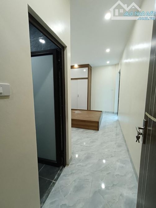 RẺ VÔ ĐỊCH - CHDV PHỐ NHỔN - QL32 - 5 TẦNG 7 PHÒNG KHÉP KÍN - DÒNG TIỀN 350TR/NĂM - 5