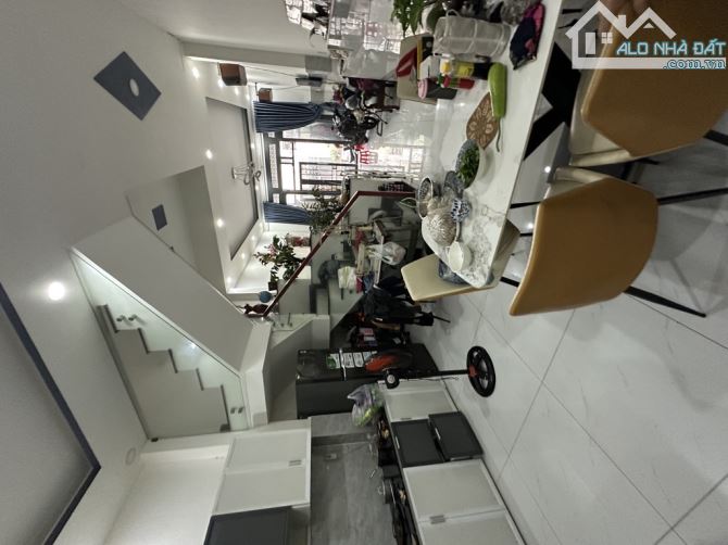 SIÊU PHẨM NHÀ ĐẸP- Ô TÔ - GIÁP QUẬN 6  - KHU VIP NGAY TÊN LỬA - AEON MALL - ĐI BỘ RA CHỢ - 5