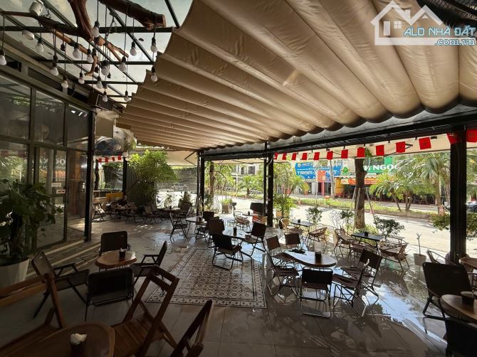 CẦN BÁN GẤP. Biệt Thự KĐT Văn Khê Lô góc dt:298m2 x 3 Tầng Mt:32m Giá chào bán  92 tỷ - 5