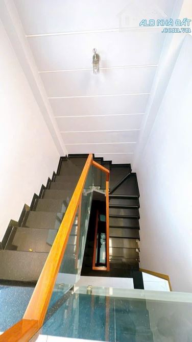 BÁN NHÀ Q4 KHU VIP ĐƯỜNG SỐ ĂN THEO 4 TẤM MỚI ĐẸP DT 6*10 GIÁ 8TỈ TÍ GIÁP Q1 HẺM 3M THÔNG - 5