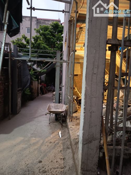 Bán nhà Quốc lộ 32 Thị Trấn Trạm Trôi, 37m2, 5 tầng, mặt tiền 5.3m, giá 5.35 tỷ - 6