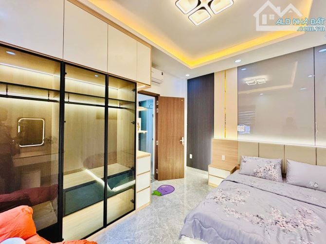 Mua ngay căn nhà 2 tầng ngay nhà Nguyễn Thiện Thuật, Quận 3. Giá: 4 Tỷ 220 / 52.9m2. SHR - 6