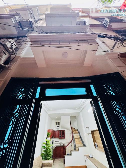 CẦU GIẤY 30M² 5 TẦNG – PHÂN LÔ – 2 THOÁNG – CÁCH Ô TÔ VÀI BƯỚC – 8.5 TỶ - 6