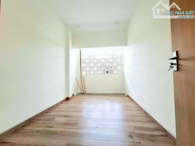 cần tiền giảm 200 tr giá chỉ còn hơn 2 tỷ - hẻm oto - giáp tân phú - 30m2 2 tầng - tặng nt - 6