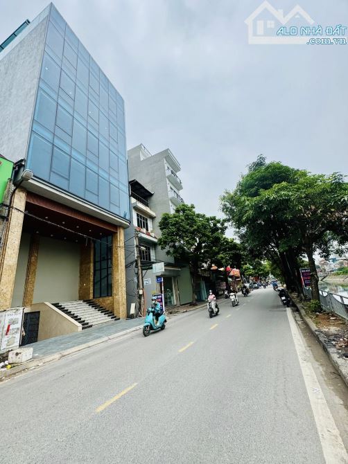 BÁN TÒA NHÀ MẶT ĐƯỜNG TRỊNH ĐÌNH CỬU. 200M2 - 9 TẦNG, THAG MÁY. THÔNG SÀN.