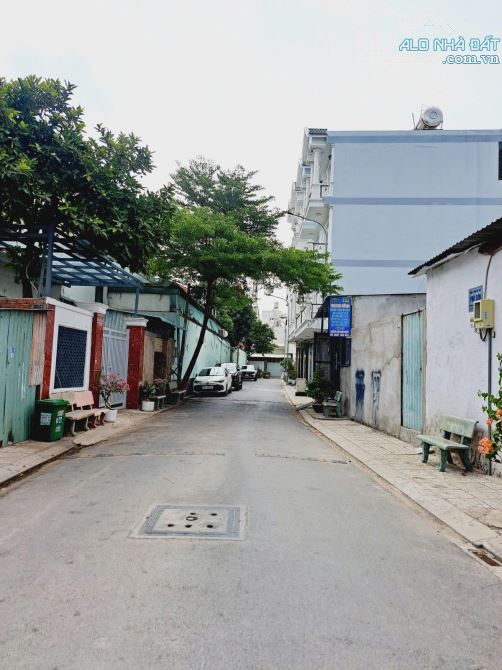 BÁN NHÀ NGUYỄN VĂN QUÁ Q12 - 2 TẦNG 92M2 ( 6M X 16M) - HẺM XE HƠI THÔNG - 5.97 TỶ. - 6