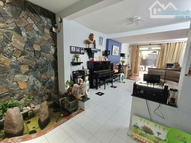 Bán nhà Tân Bình - 84m2 - Hẻm nhựa - ô tô vào nhà - xây mới hoặc sửa - 6