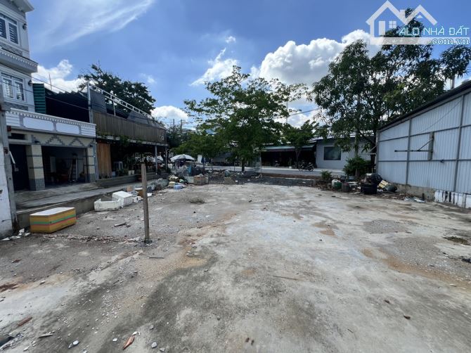 Bán Đất 2 MT lê thị tám DT: 262m2=13*27.5giá :18toi - 6